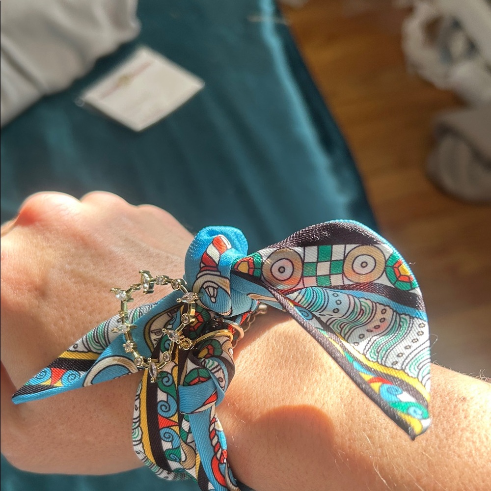 100% silk. Made in France. High quality scarf bracelet. With gold heart pendant! - Picture 2 of 16